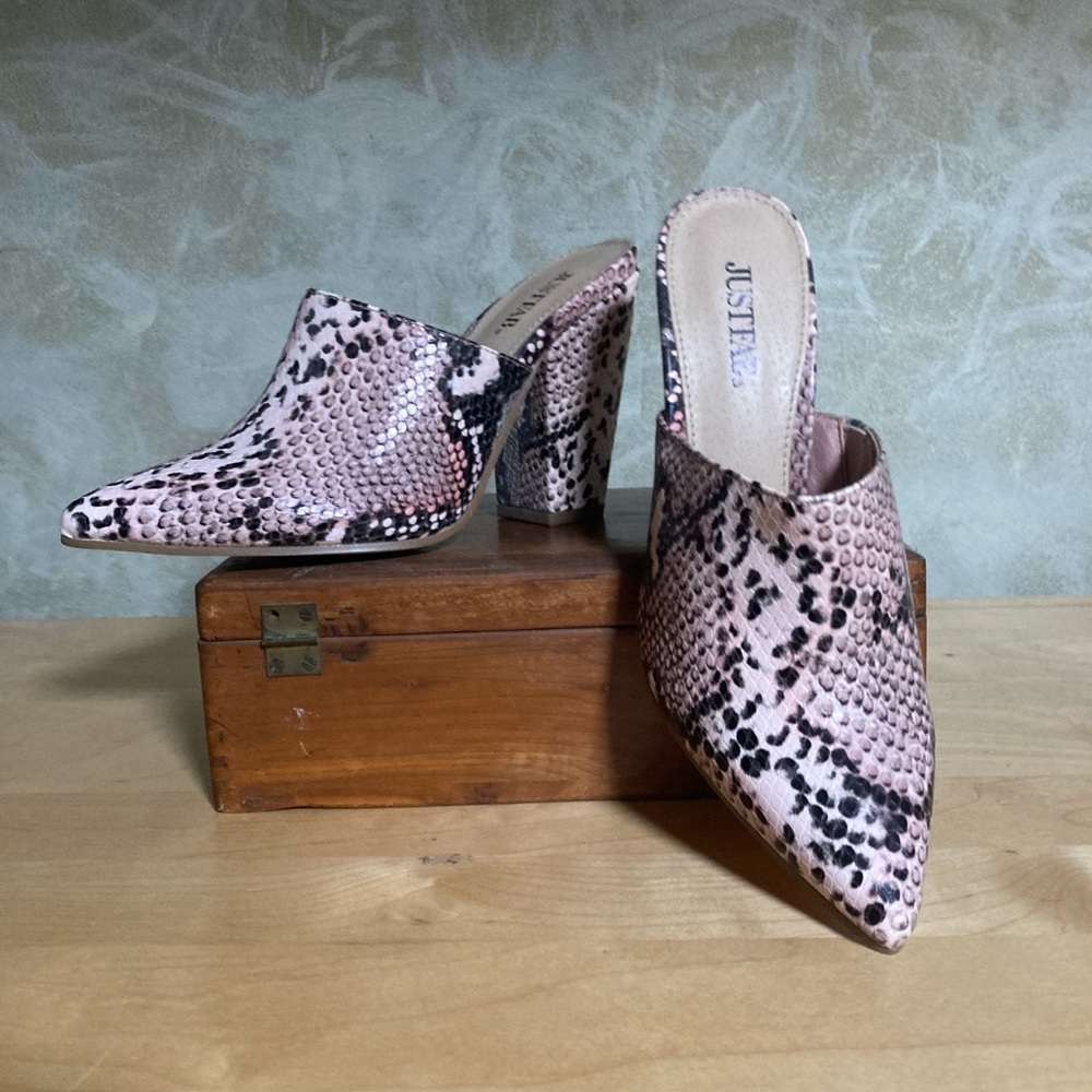 Just Fab shoes pink snakeskin print